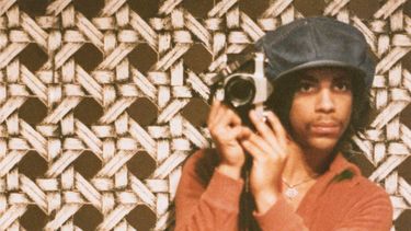 Imagen de la portada del libro Prince: The Beautiful Ones” de Spiegel & Grau.