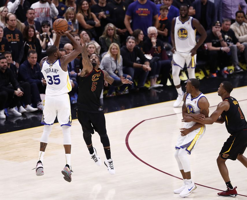 Durant estuvo fino desde la línea de tres con seis triples para sentenciar a LeBron y compañía.