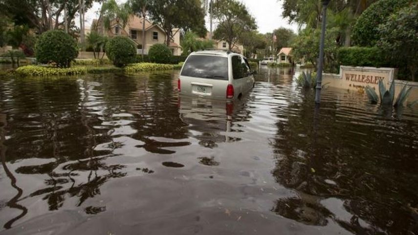 En la imagen una inundación en el sur de la Florida. Foto AP