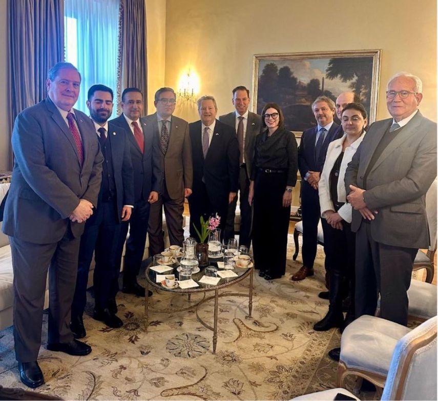 El embajador de EEUU ante la Santa Sede, Brian Burch, y el jefe de misión de la embajada de EEUU en Cuba, Mike Hammer, informaron a un grupo de embajadores latinoamericanos sobre la situación en Cuba.