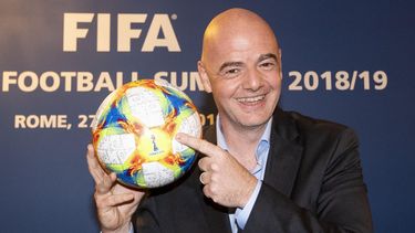 Es un proyecto ambicioso, complicado, además que por cuestiones de infraestructuras, también por razones geopolíticas y por la opinión negativa de la UEFA.