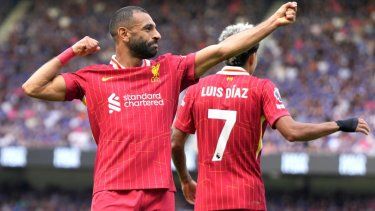 Mohamed Salah del Liverpool celebra tras anotar el segundo gol de su equipo en el primer encuentro de la temporada de la Liga Premier ante Ipswich, el sábado 17 de agosto del 2024.