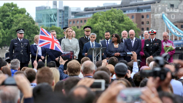 El alcalde de Londres, Sadiq Khan, durante un acto que hubo cerca del lugar del accidente.&nbsp;