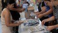 Los funcionarios de la mesa electoral cuentan las papeletas en un puesto de votación durante las elecciones presidenciales en Cali, Colombia, el 31 de mayo de 2026. Los funcionarios de la mesa electoral cuentan las papeletas en un puesto de votación durante las elecciones presidenciales en Cali, Colombia, el 31 de mayo de 2026.
