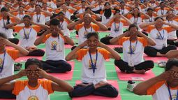 Para el miércoles se espera que decenas de miles de personas, entre ellos Modi y su gabinete, participen en las multitudinarias sesiones de yoga al aire libre que se llevarán a cabo en distintas partes del país.