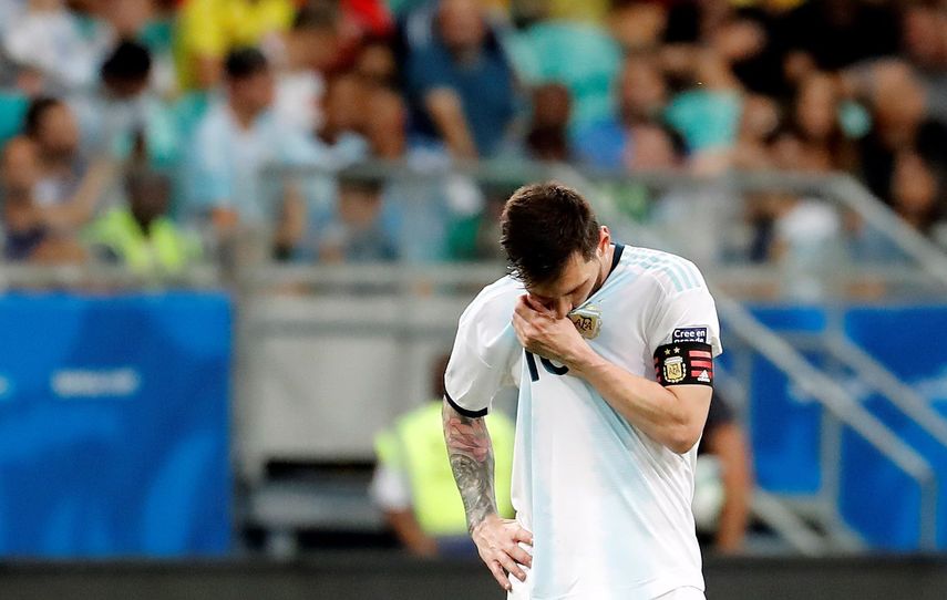 La Argentina de Messi fue sorprendida, pero buscará remediarse en los juegos contra Catar y Paraguay para olvidar el debut amargo que le propinó Colombia