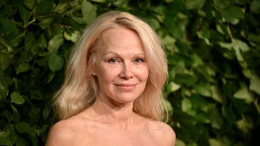 La actriz Pamela Anderson asiste a la 34ª edición de los premios cinematográficos Gothams en el festival Cipriani Wall Street de Nueva York, el 2 de diciembre de 2024. 