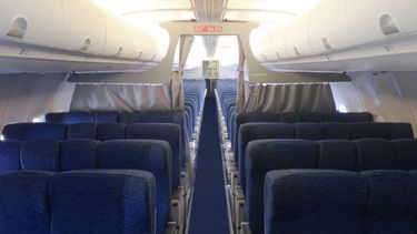Quienes piensan que el lugar más sucio en un avión es el retrete, están equivocados.&nbsp;
