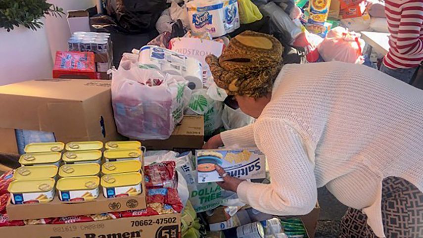 En las primeras horas de la campaña se habían recogido alrededor de 700 libras de ayudas para los damnificados del tornado en La Habana