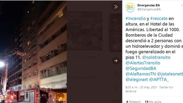 En un video difundido por la alcaldía de Buenos Aires, se observa al jugador colgando de la baranda de su habitación en el piso más alto, de la cual salía un denso humo. Luego con ayuda de una grúa, los bomberos pudieron rescatarlo.