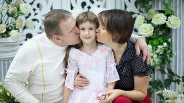 El padrino y la madrina en la vida de una niña