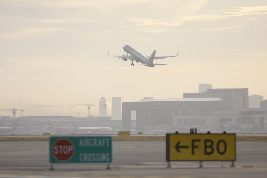 Vista general del Aeropuerto Internacional de Miami, Florida (EEUU).