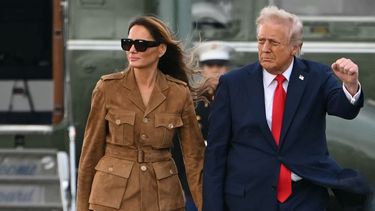 La primera dama Melania Trump junto a su esposo el presidente de EEUU, Donald J. Trump.