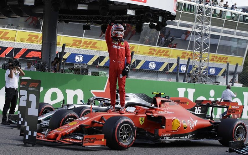 Leclerc logra la pole position y deja segundo a Verstappen en Francia