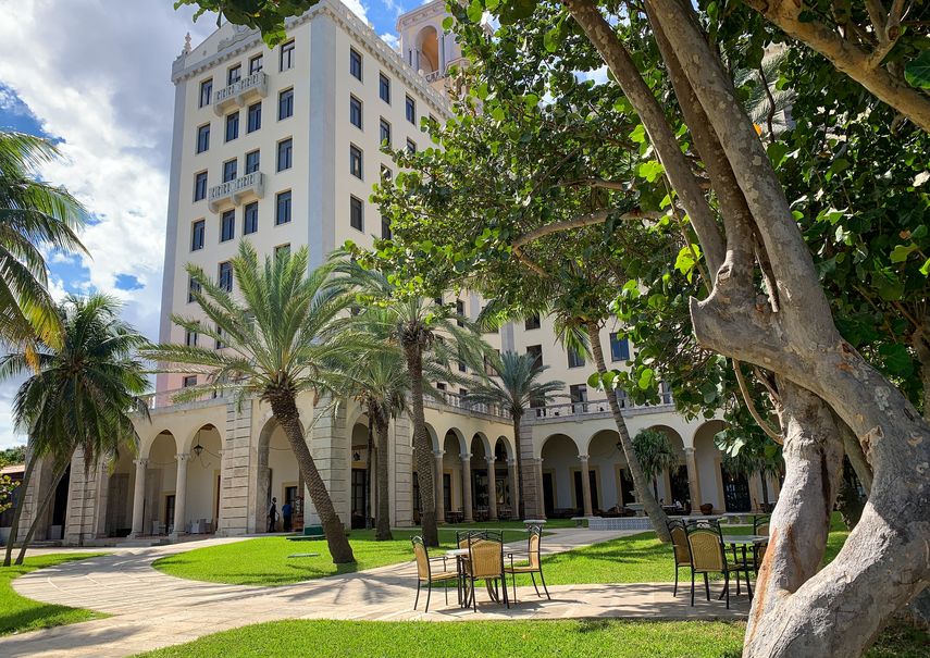 Vista de los jardines del Hotel Nacional de Cuba, en La Habana, el 2 de noviembre de 2021. Inaugurado en 1930, es uno de los edificios históricos de Cuba en estilo ecléctico, donde figuras de la mafia estadounidense de los años 50, actores y actrices de Hollywood, así como los presidentes de muchos países se quedaron.&nbsp;