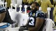 En esta fotografía de archivo del 7 de febrero de 2016, el atleta Michael Oher de los Panthers de Carolina observa desde el banco durante la segunda mitad del partido de fútbol americano Super Bowl 50 de la NFL en Santa Clara, California.&nbsp;