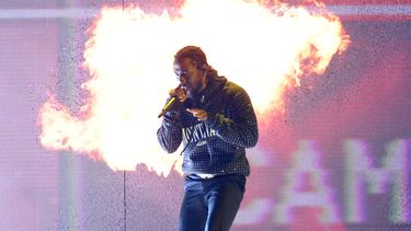 En esta foto de archivo tomada el 21 de febrero de 2018, el cantautor y rapero estadounidense Kendrick Lamar se presenta durante la ceremonia y el espectáculo en vivo de los BRIT Awards 2018 en Londres.&nbsp;