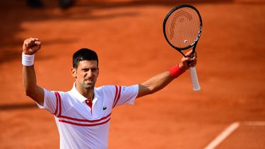 El serbio Novak Djokovic celebra tras vencer al uruguayo Pablo Cuevas durante el partido de la segunda ronda del&nbsp; Roland Garros 2021 el 3 de junio de 2021 &nbsp; &nbsp;