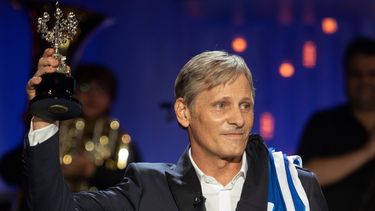 El actor estadounidense&nbsp;Viggo Mortensen recibe el premio a la trayectoria en el Festival de Cine de San Sebasti&aacute;n.&nbsp;