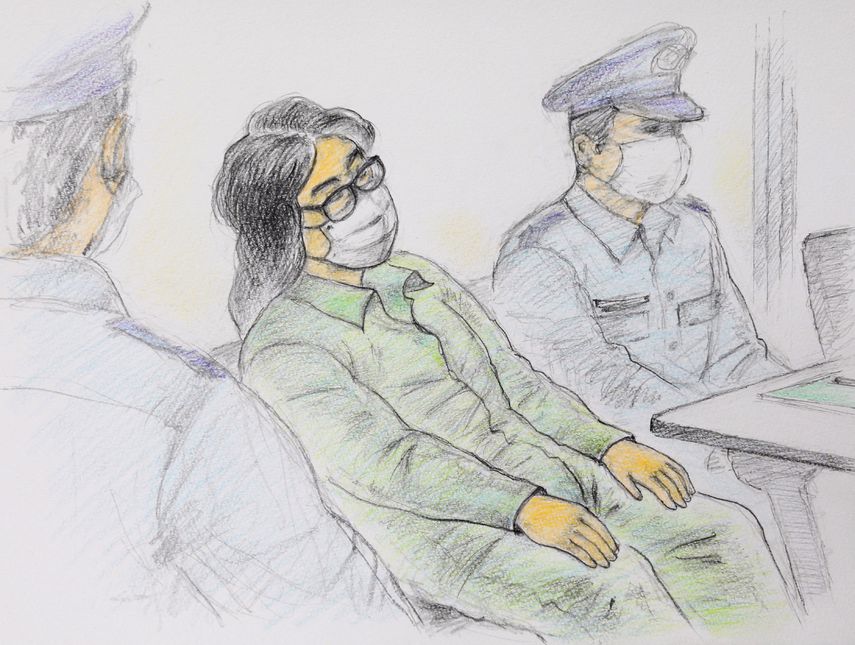 Este dibujo de boceto de la corte creado por Masato Yamashita el 30 de septiembre de 2020 muestra a Takahiro Shiraishi (C), en el primer juicio en la sucursal de Tachikawa del Tribunal de Distrito de Tokio en Tachikawa, Tokio.&nbsp; &nbsp;
