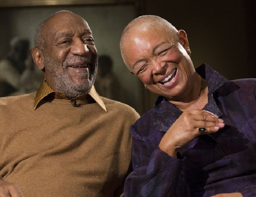 Bill Cosby junto a su esposa Camille Cosby, 2014. (AP). 