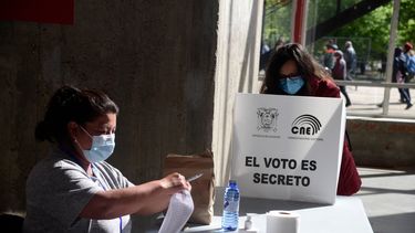 Arranca balotaje para elegir presidente en Ecuador
