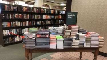 La directora del proyecto&nbsp;Archivo Cuba,&nbsp;Mar&iacute;a C. Werlau, promueve una campa&ntilde;a para que la librer&iacute;a&nbsp;Barnes & Nobles para que deje de promover un libro que glorifica al Che Guevara.