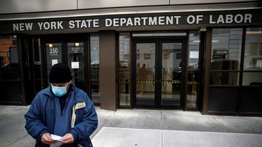 Una oficina de desempleo cerrada en Nueva York debido a las medidas de contingencia por el coronavirus, el 18 de marzo de 2020.&nbsp;