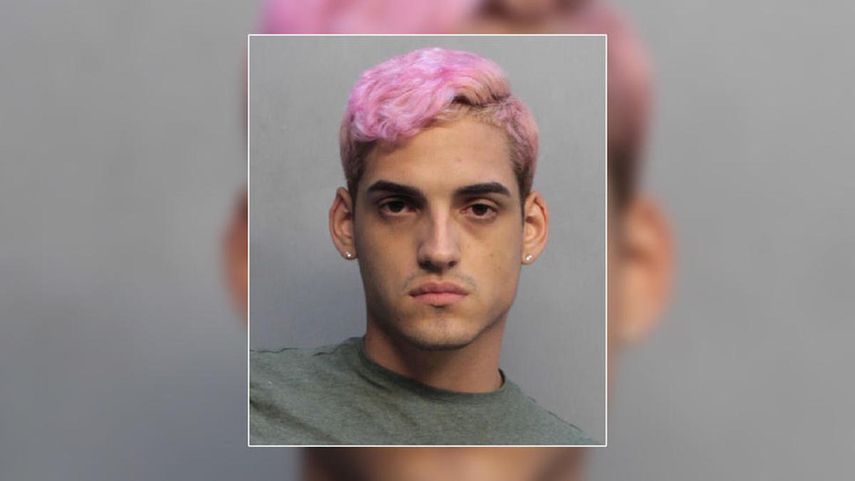 Kevin Fret, de 25 años, fue arrestado en Miami y acusado de agresión agravada, según informa el reporte policial.