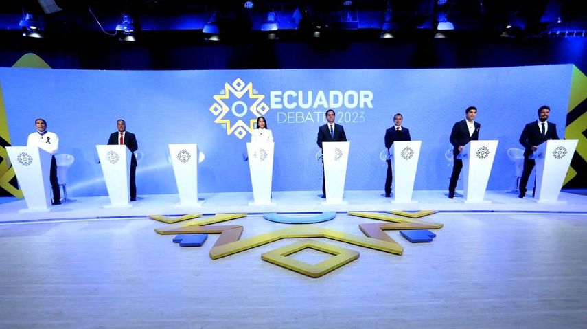 Un minuto de silencio y el puesto del asesinado candidato presidencial Fernando Villavicencio.
