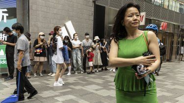 En la imagen se observa a Cheng Lei, una periodista australiana nacida en China que trabaja para CGTN, el canal de la televisora estatal china, China Central Television, en inglés, durante un acto público en Pekín, el 12 de agosto de 2020.&nbsp;
