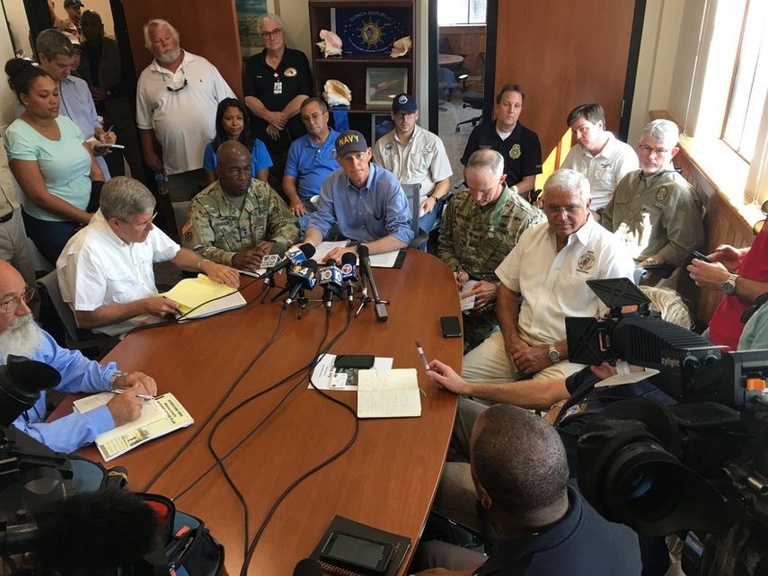 Las autoridades evaluan los daños causados por la tormenta en el nordeste del estado y en los Cayos de la Florida.