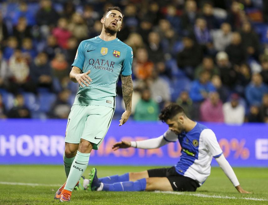 El delantero del Barcelona, Paco Alcacer, durante el encuentro correspondiente a la ida de los dieciseisavos de final de la Copa del Rey