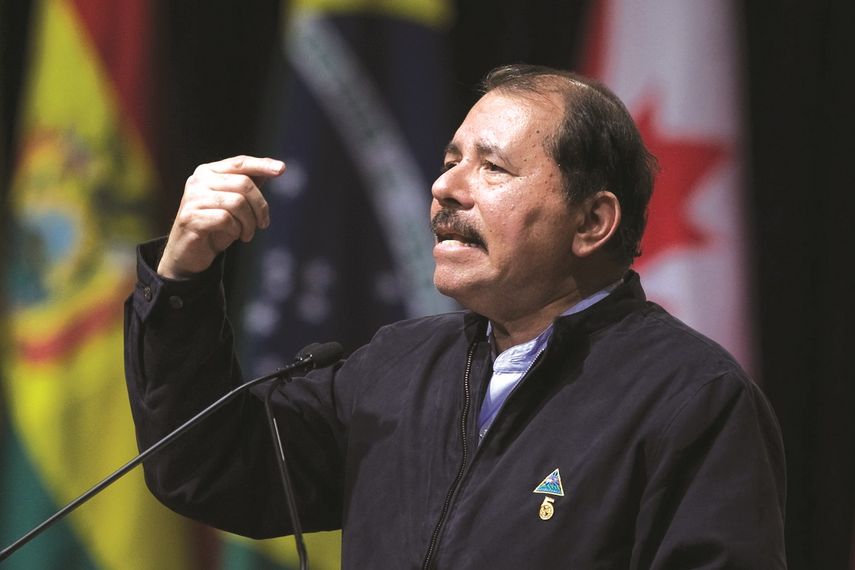 El gobernante nicaragüense Daniel Ortega modificó la Constitución para garantizar su reelección infedinida y ahora trajo a su esposa Rosario Murillo a la vicepresidencia.