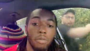 Momento en el que la policía de&nbsp; Jacksonville, Florida&nbsp; agrede al conductor.&nbsp;