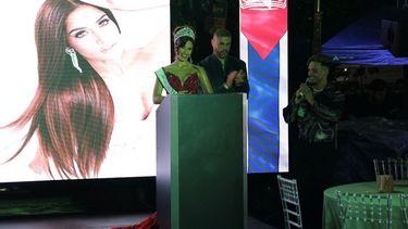 Recibimiento en Miami a Leah Reyes Amores tras su coronación como Miss Teen Earth 2025.
