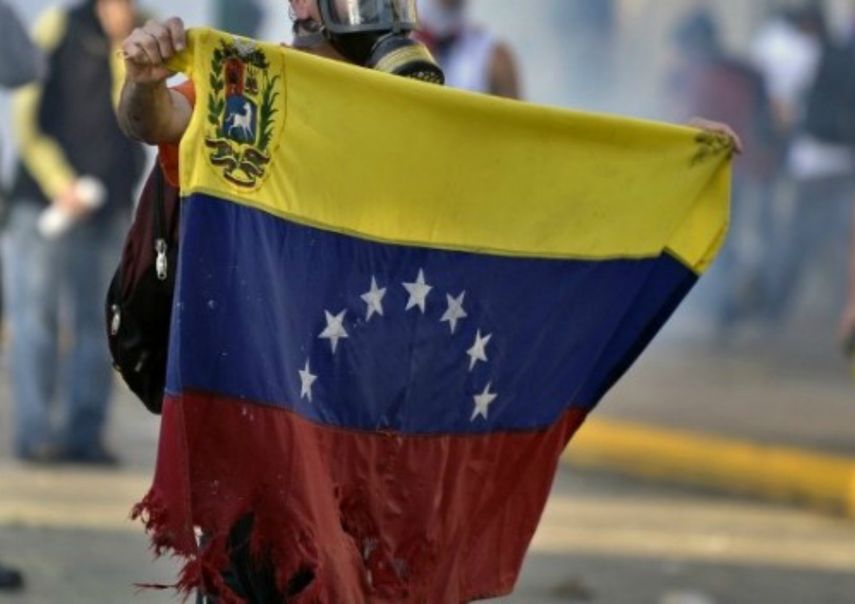 El venezolano hoy en día sale como un refugiado, sale huyendo de la violencia, la corrupción, el narcotráfico, de un Gobierno que ha destruido el país, indico la organización VAX