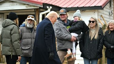 El presidente de Estados Unidos Donald J. Trump visita zonas devastadas por el paso del huracán Helene en Carolina del Norte.