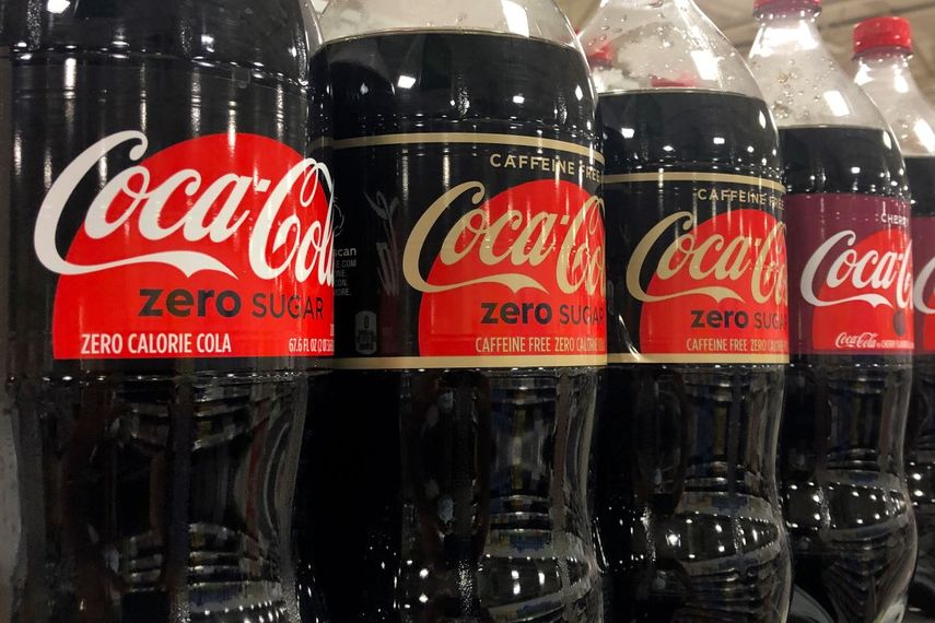 Foto tomada el 4 de febrero del 2021 de un cartel publicitario de Coca-Cola en Las Vegas.