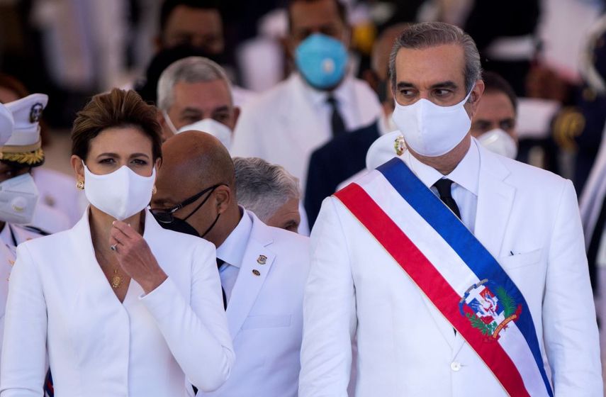 El presidente dominicano Luis Abinader y la vicepresidenta Raquel Peña, durante la ceremonia de juramentación de cargos en el Congreso Nacional, en Santo Domingo, el 16 de agosto de 2020.