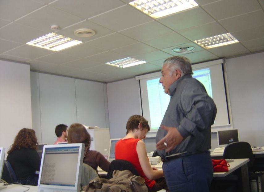 Bastenier ejerció como profesor en la Escuela de Periodismo de&nbsp;El País&nbsp;desde 1983 y actualmente continuaba como columnista en el mismo diario.