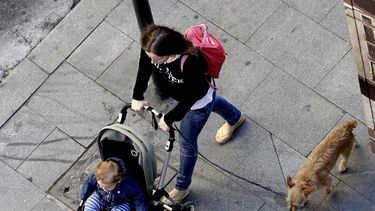 Los investigadores también sugieren soluciones tecnológicas que pueden ayudar a crear una zona de aire limpio alrededor del área de respiración del niño como otro medio efectivo.