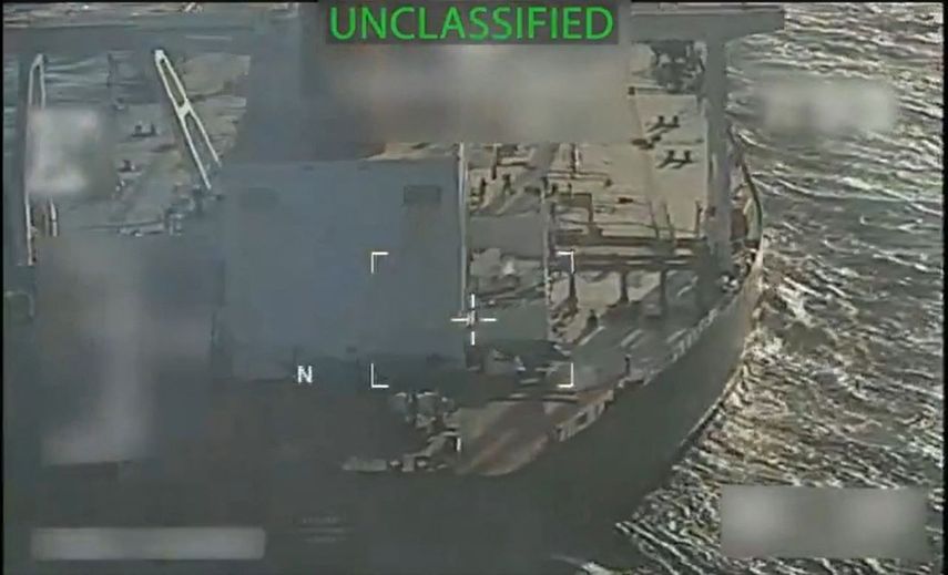 Fuerzas militares estadounidenses durante la ejecución de una orden de incautación de un buque de petróleo crudo frente a la costa de Venezuela el 10 de diciembre.