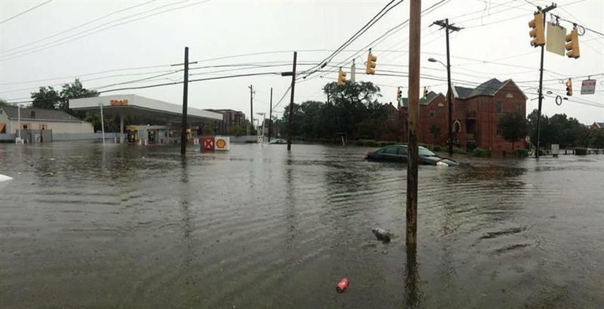 Las crecidas de aguas están afectando gravemente a la población de la costa este del país, especialmente en los estados de Carolina del Sur y Carolina del Norte. Imagen de Charleston, Carolina del Sur. (EFE)