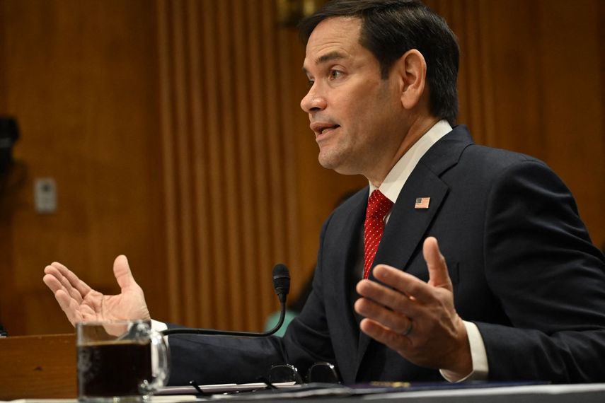 Marco Rubio habla ante el Senado como parte de su proceso de confirmación para el cargo de secretario de Estado.