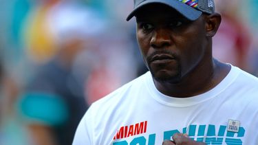 El objetivo de Brian Flores como entrenador es que sus jugadores sean la mejor versión de ellos mismos. 