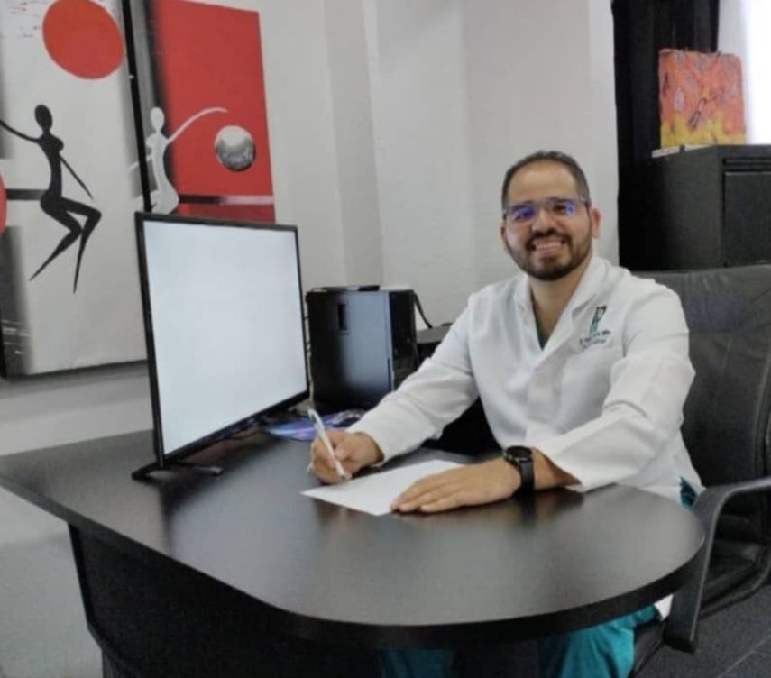 El doctor Douglas Ramírez estaca la importancia del Mes Azul de la Salud Masculina que abarca la atención del cáncer de próstata, el cáncer testicular y la salud mental