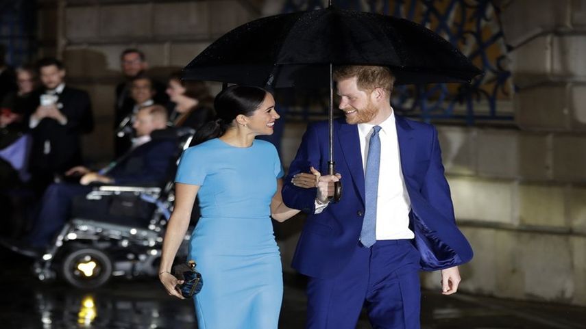 El príncipe Harry de Gran Bretaña y su esposa Meghan llegan el jueves 5 de marzo de 2020 a los premios anuales Endeavour Fund en Londres.&nbsp;