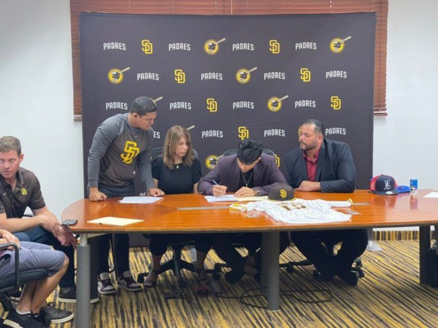 El venezolano Ethan Salas firma con los Padres de San Diego&nbsp;