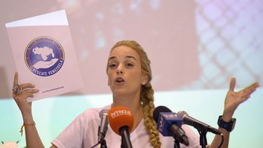 La esposa del líder opositor Leopoldo López dijo que celebra que la iglesia venezolana y el Vaticano quieran participar en el proceso de diálogo entre el Gobierno y la oposición